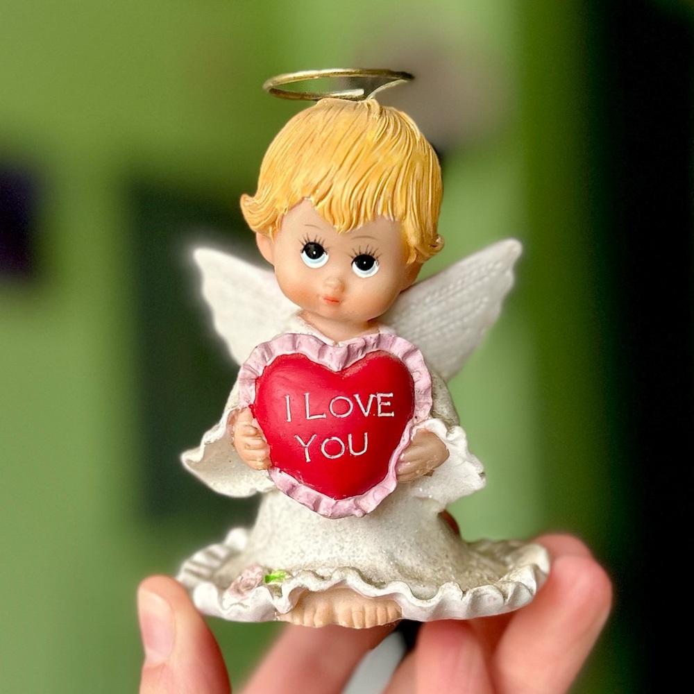 VTG Mini Dainty Angel Child Heart "I love You" Message Faith Based Figurine